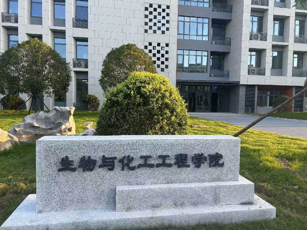 尖扎县扬州职业大学体育场高杆灯项目